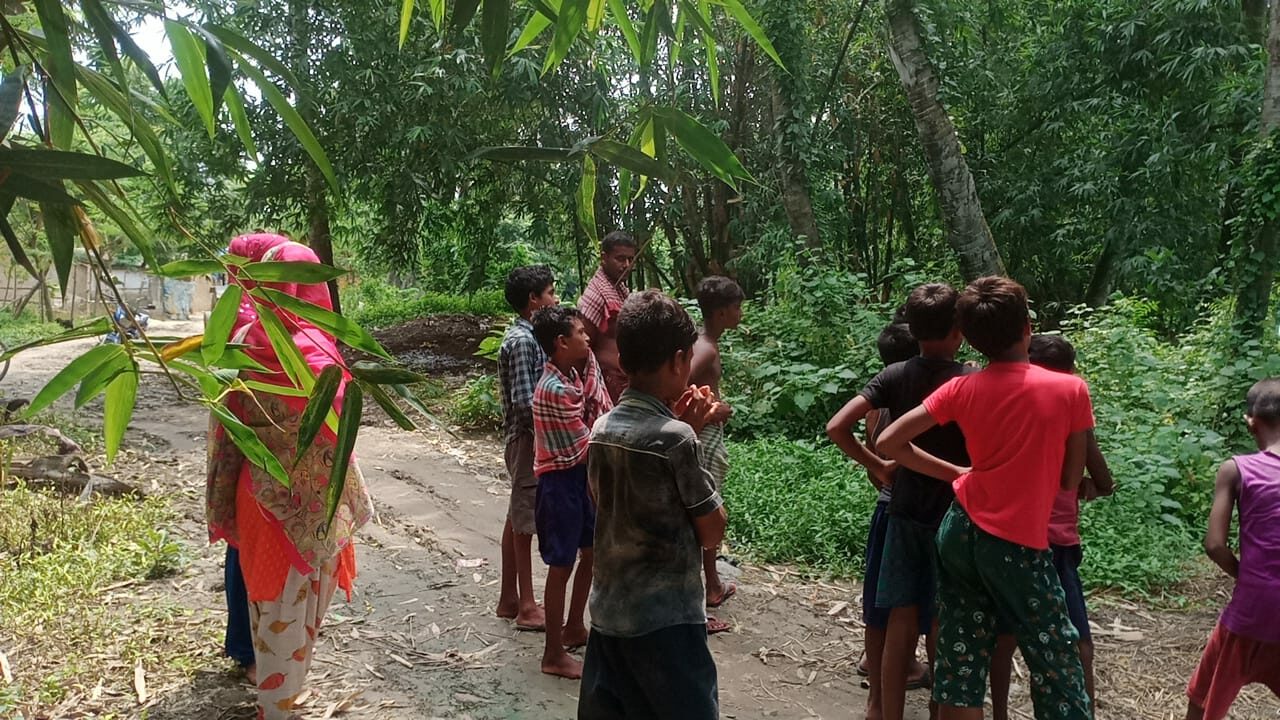 মন্তেশ্বরে মাঠ থেকে উদ্ধার চতুর্থ শ্রেণীর ছাত্রের দেহ।