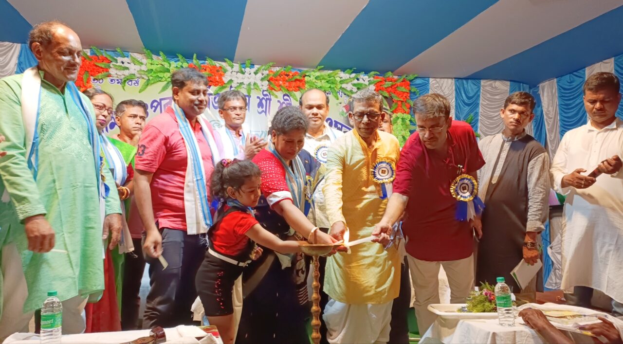 মহাপঞ্চমীতে মহিলাদের বর্ণাঢ্য শোভাযাত্রা ও ৭১ টি ভার্চুয়াল পূজা উদ্বোধন কুলপি ব্লকে।