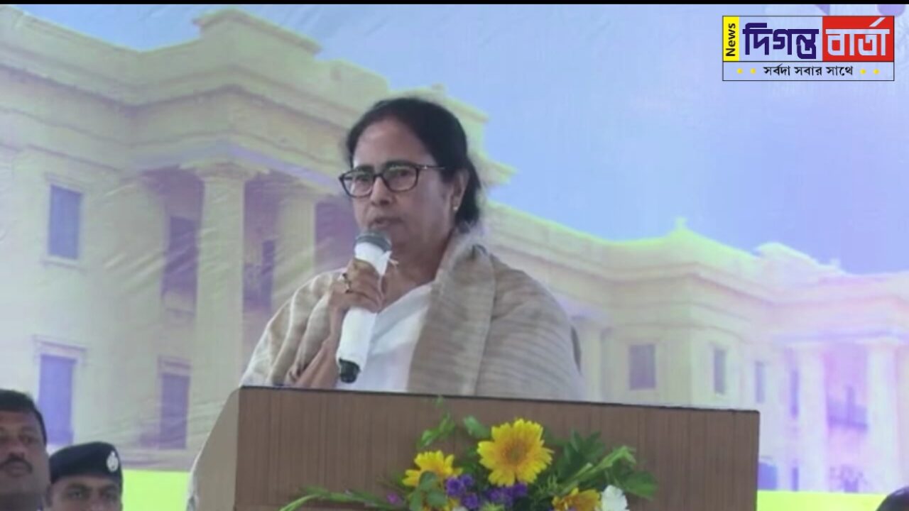 বিরোধীদের ভাতে মারার চেষ্টা করছে কেন্দ্রীয় সরকার: মমতা বন্দ্যোপাধ্যায়।