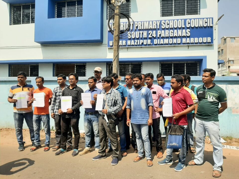 নিয়োগপত্রের দাবিতে বিক্ষোভ ২০০৯ সালের প্রাথমিকের চাকরিপ্রার্থীদের।