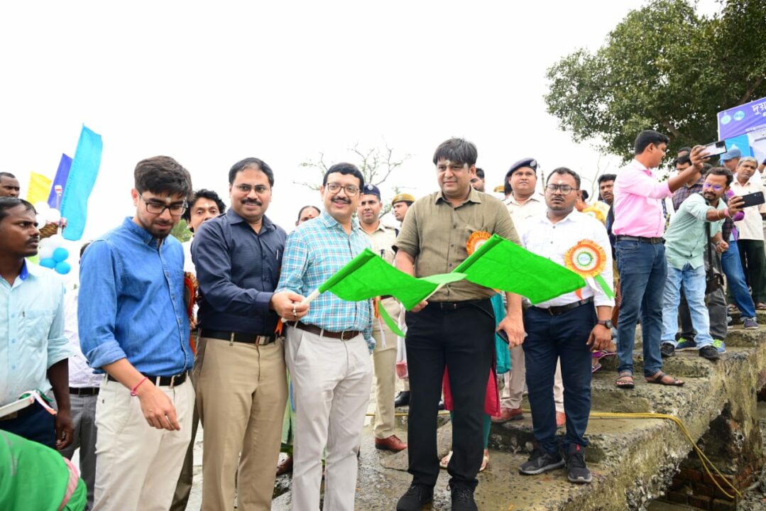 মৌসুনি দ্বীপে ষষ্ঠ পর্যায়ে দুয়ারে সরকার শিবির সূচনা করলেন জেলাশাসক।