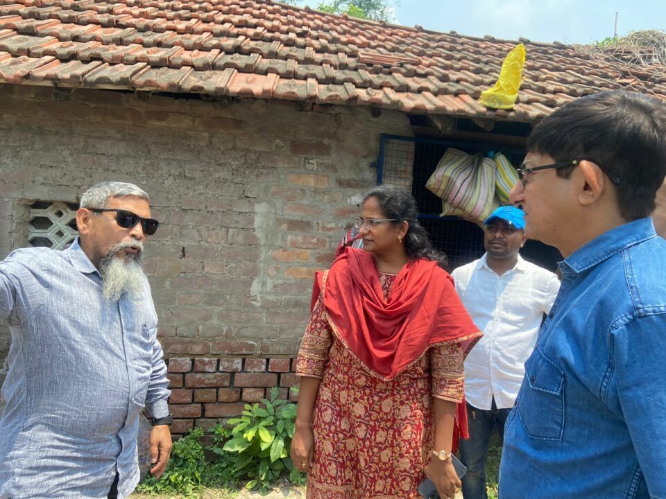পথশ্রী প্রকল্পের কাজ ঘুরে দেখলেন জেলাশাসক।