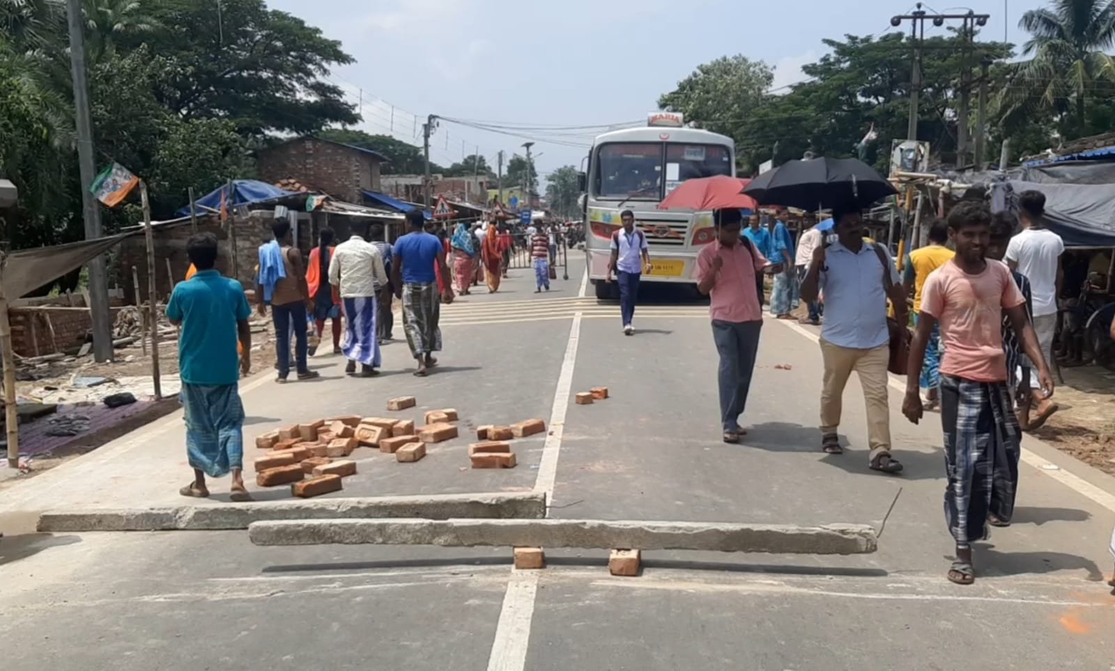 Blockade National Highway to protest arrest of ISF candidate.
