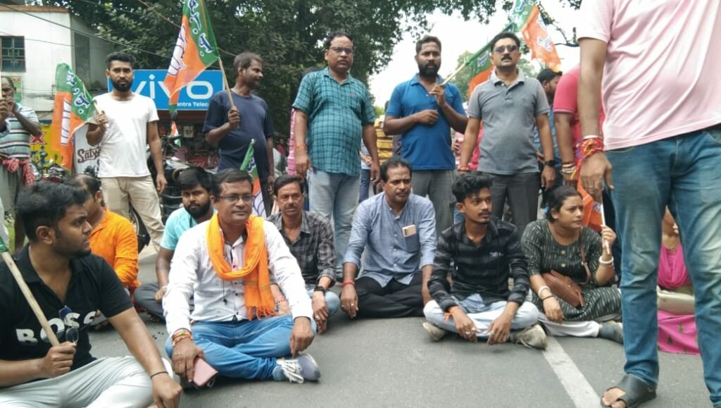 Fire at BJP party office midnight finger of complaint towards Trinamool