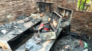 পুড়ে ছাই বসত বাড়ি, শুরু রাজনৈতিক তরজা।