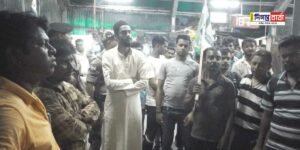 Nausad Siddiqui met with hawkers protesting eviction rail hawkers