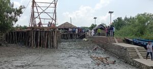 Floating jetties are being built connect isolated islands