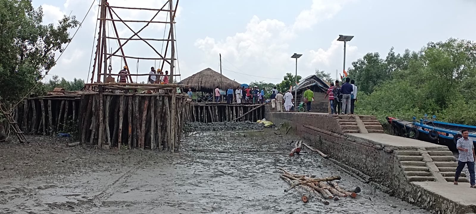 Floating jetties are being built connect isolated islands