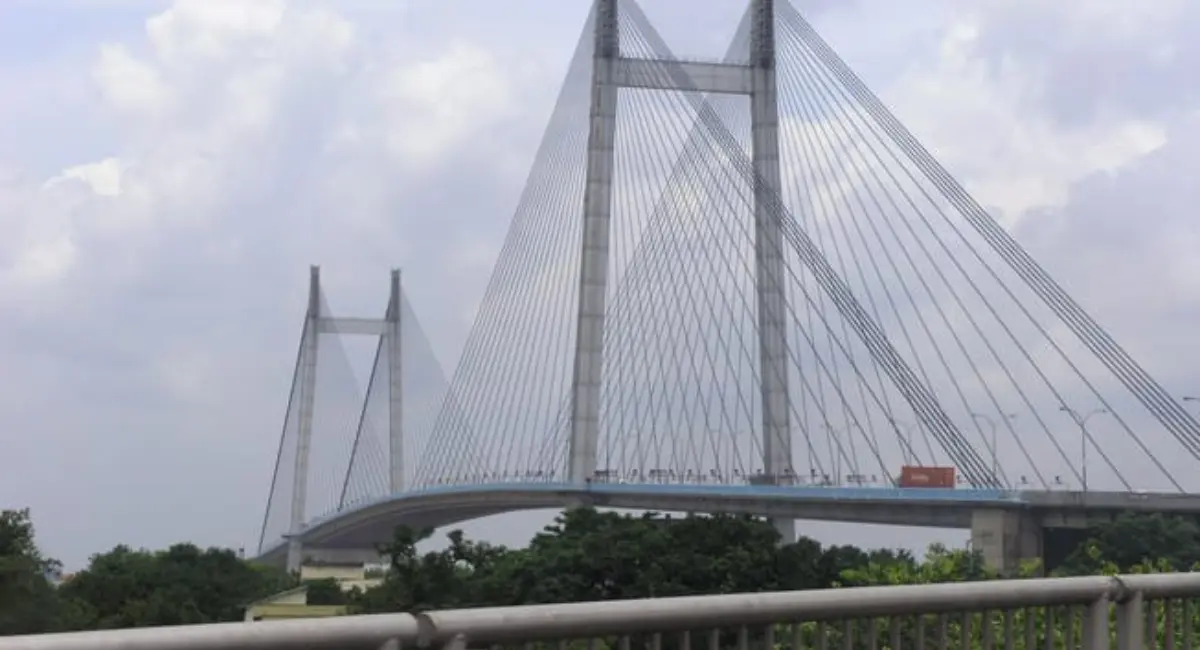 Closed for heavy traffic on Second Hooghly Bridge