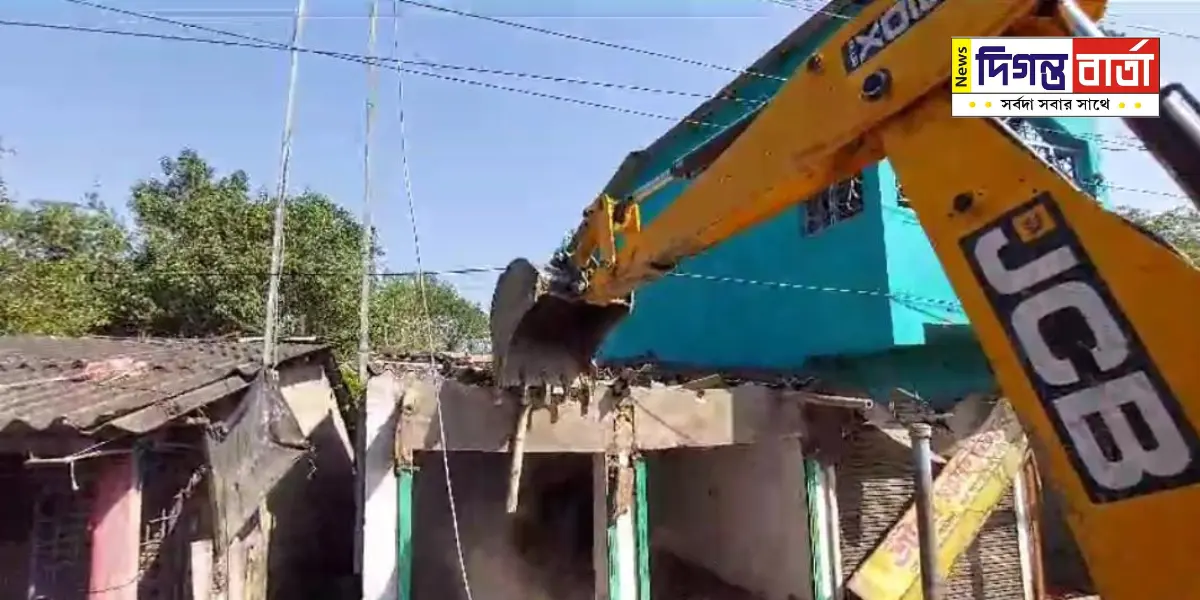 Illegal shops were demolished on the orders of the High Court
