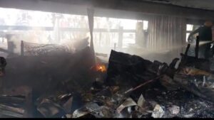 ভয়াবহ অগ্নিকাণ্ডে সম্পূর্ণ ভস্মীভূত পঁচিশটি দোকান।