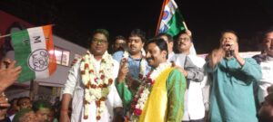 দলের শ্রীবৃদ্ধি, দোলের আগেই আবীর খেলায় মাতলেন তৃণমূল।