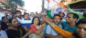 জনগর্জন সভায় যাওয়ার পথে তৃণমূলের যোগদান কর্মসূচি।  