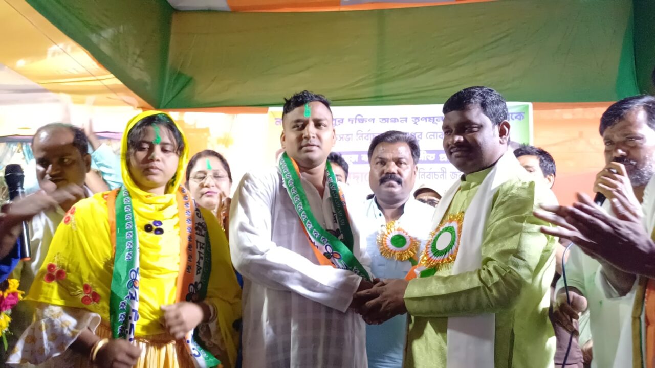 নির্বাচনী জনসভায় তৃণমূলে যোগ বিরোধী প্রধান সহ ২০০ আইএসএফ বিজেপি ।
