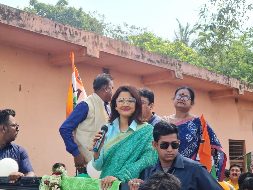 সিঙ্গুরে প্রচারে নামলো হুগলীর তৃণমূল প্রার্থী রচনা।