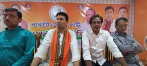 “এবারের নির্বাচনে উনি বোল্ড আউট” কল‍্যান বন্দ‍্যোপাধ‍্যায়কে কটাক্ষ&hellip;