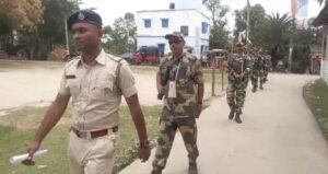 বিএসএফের জোয়ানদের রুটমার্চ রায়দিঘীতে।