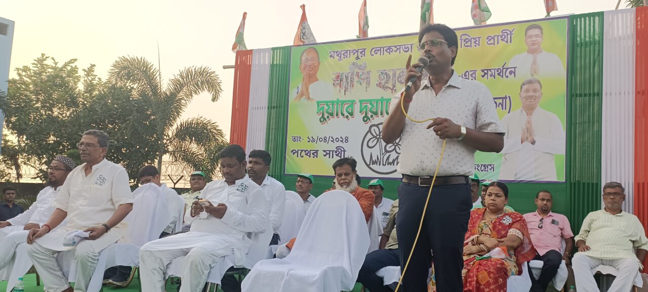 “দুয়ারে দুয়ারে তৃণমূল” সূচনা কুলপি তে।