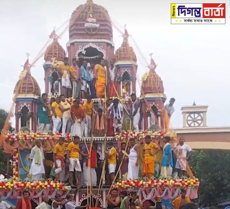 ঐতিহ্যবাহী রথযাত্রার সাক্ষী হতে মাহেশে ভক্তের সুনামি।