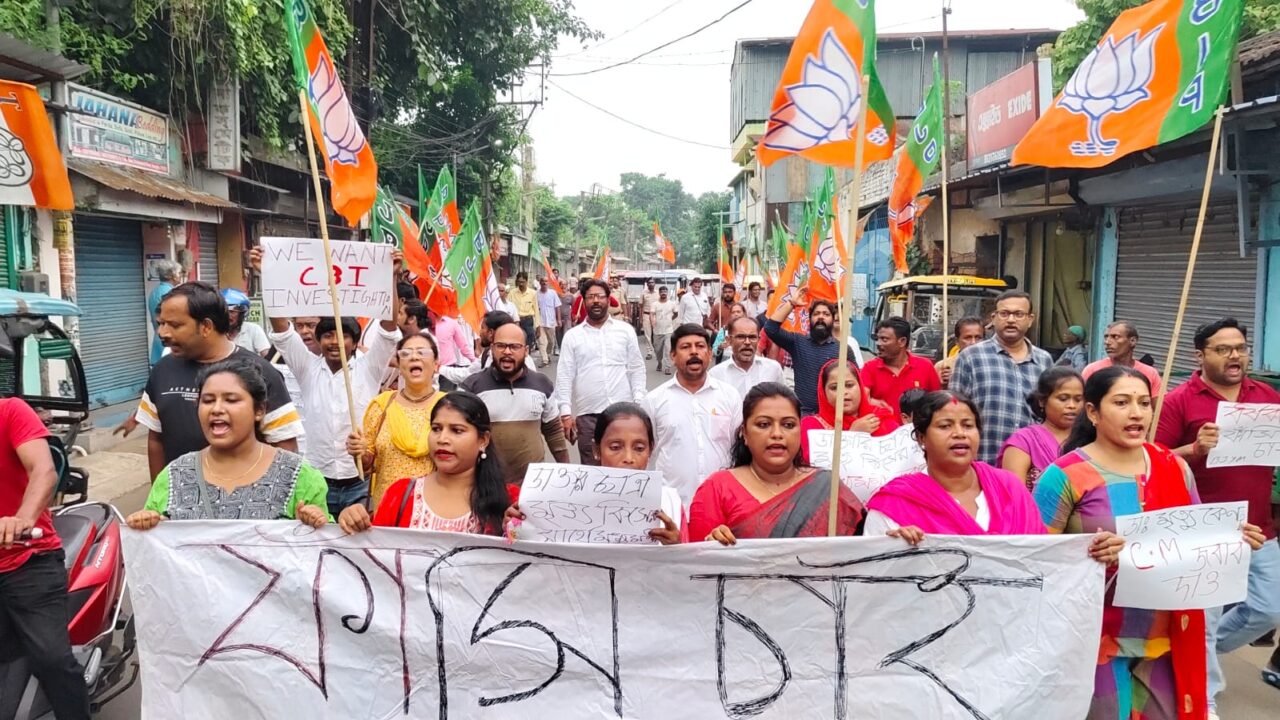 চিকিৎসকের অস্বাভাবিক মৃত্যুর প্রতিবাদে বিজেপি যুব মোর্চার প্রতিবাদ মিছিল।