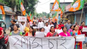 চিকিৎসকের অস্বাভাবিক মৃত‍্যুর প্রতিবাদে বিজেপি যুব মোর্চার প্রতিবাদ&hellip;