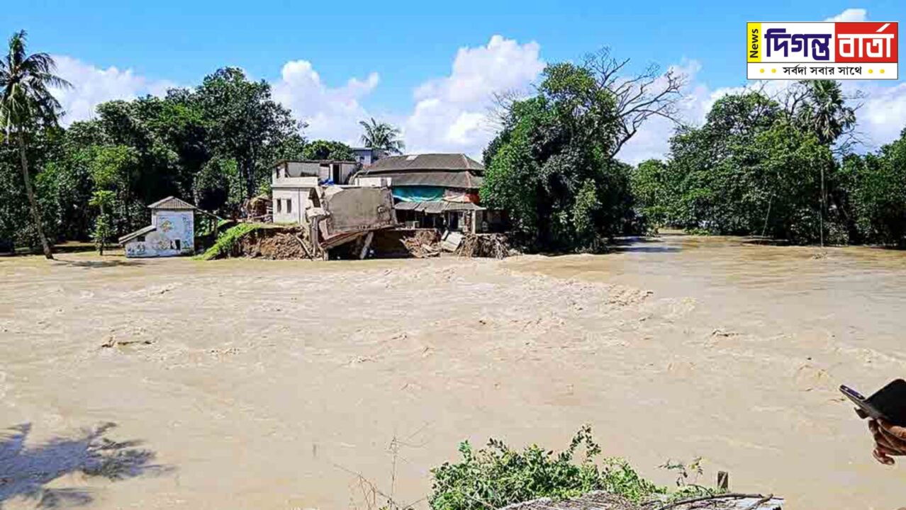 ডিভিসির ছাড়া জলে হুগলীর একাধিক গ্রাম জলের তলায়।