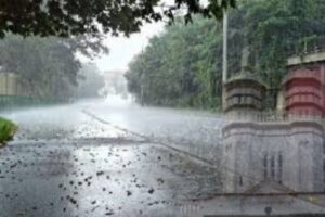Weather update বৃষ্টি থেকে এখনই মুক্তি নেই বঙ্গবাসীর।