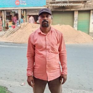 যুবকের দেহ ঘিরে চাঞ্চল্য, ঘটনাস্থলে দুই থানার পুলিশ।