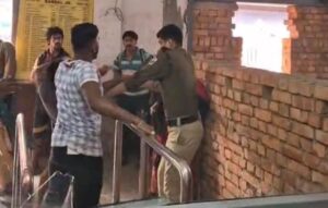 ট্রেনের টিকিট কাটা কে কেন্দ্র করে উত্তপ্ত ব্যান্ডেল&hellip;