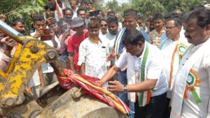 কুড়ি বছরের বেহাল রাস্তা, এবার স্বস্তি এলাকাবাসীদের।