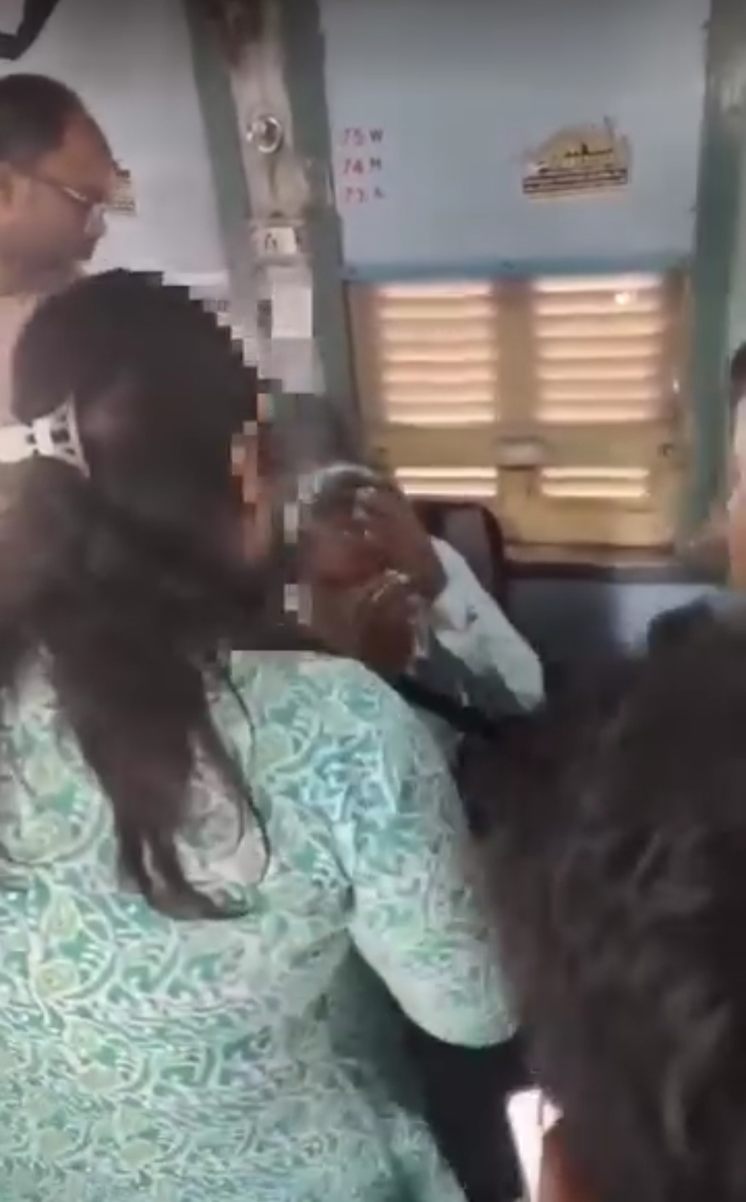 বালুরঘাট এক্সপ্রেস কাণ্ডে উত্তেজনা, অভিযোগ দায়ের ভুক্তভোগী বৃদ্ধের।