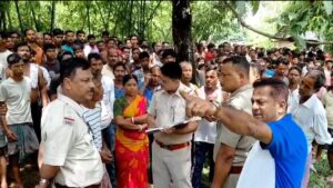 killed wife স্ত্রীকে মেরে তার দেহাংশ ব্যাগে নিয়ে&hellip;